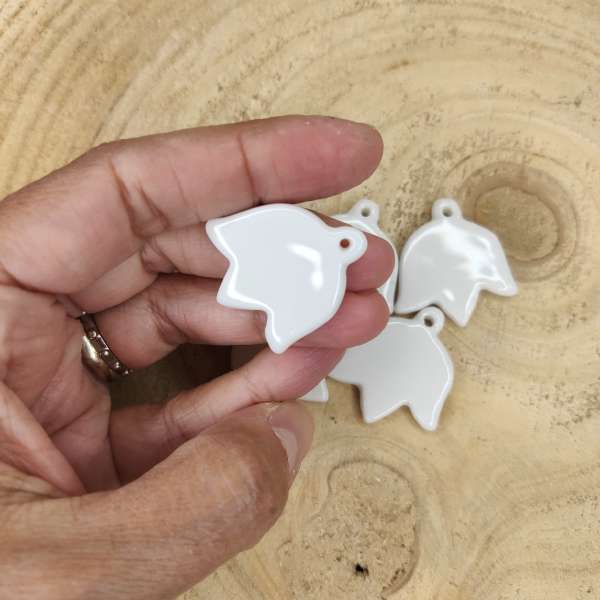 Gigli in Porcellana Bianca – Decorazioni Eleganti per Bomboniere, Partecipazioni e Fai da Te